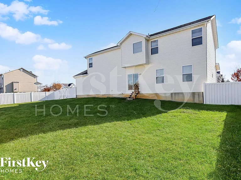 1097 Prince Albert Ct — Photo 18