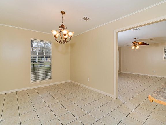 2nd image of 219 Winsor Dr