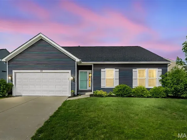 545 Crystal Stream Dr, Wentzville, MO 63385