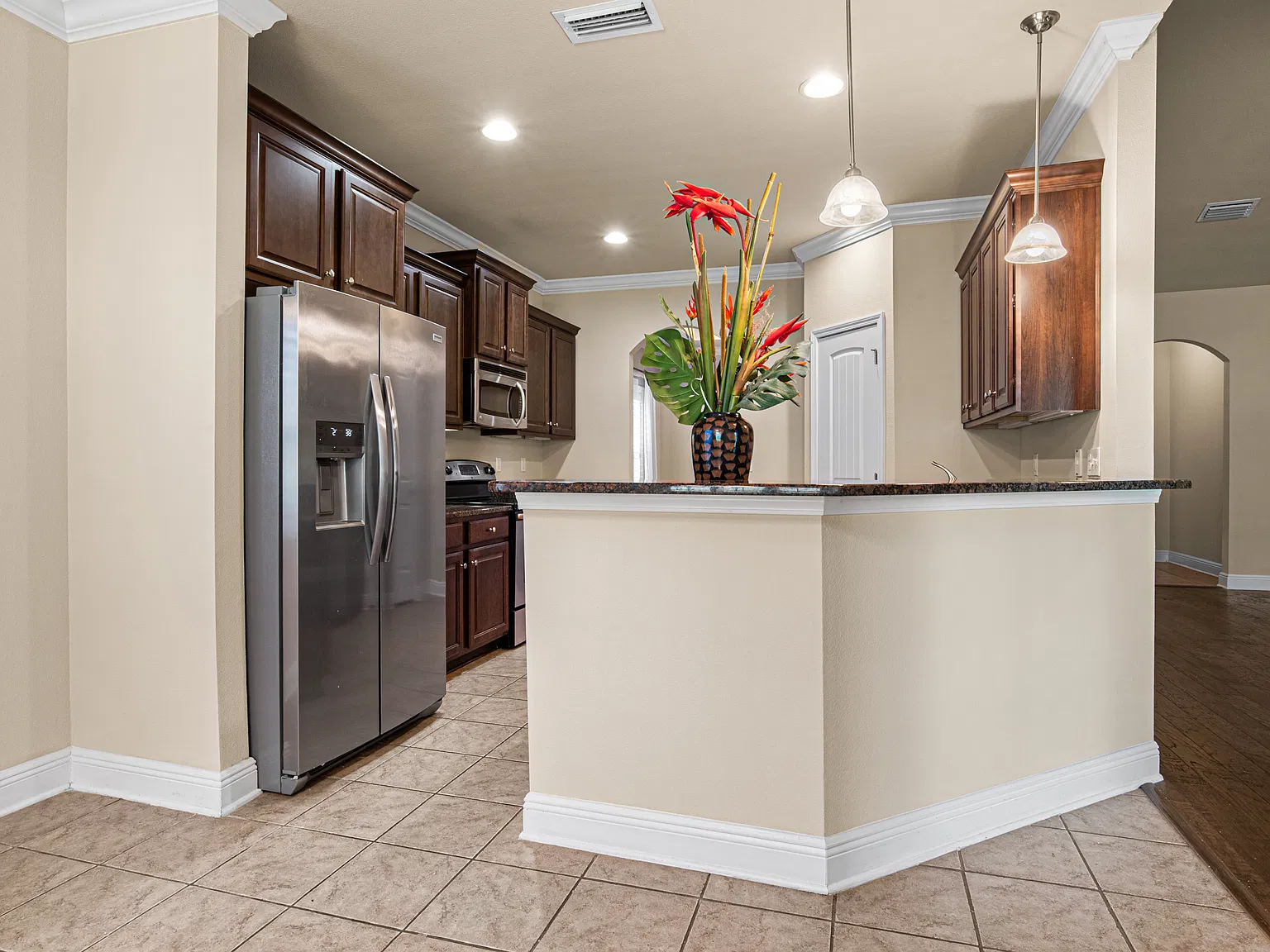 4 bed, 2.5 bath, 2354 sqft, $2,500 — Photo 4