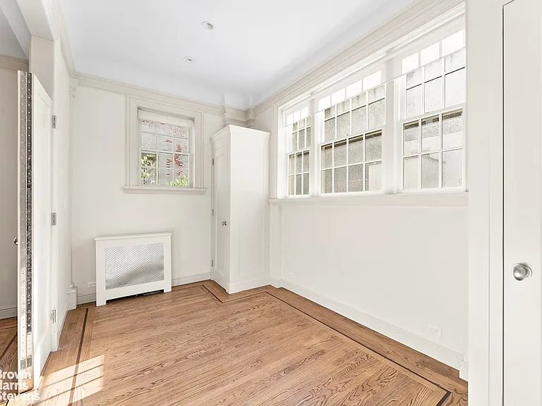 12 Gramercy Park #4-R — Photo 6