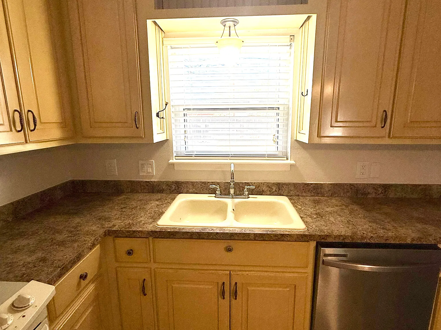 3 bed, 1.5 bath, 1080 sqft, $1,600 — Photo 4