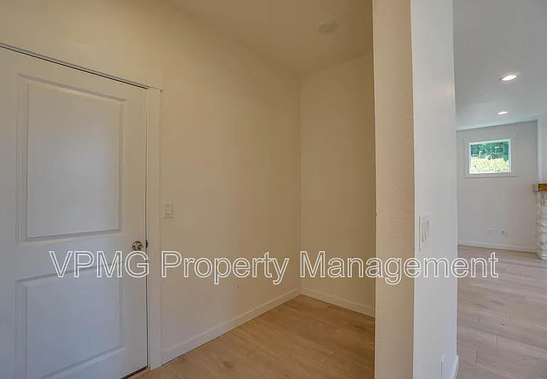935 SE 36th St — Photo 21