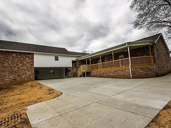 3rd image of 1133 Blackshear Dr