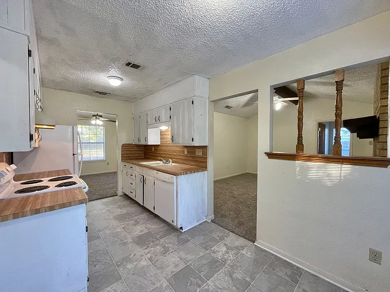 2402 Kirk Cir — Photo 9