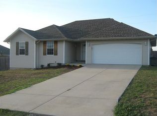 319 Cinnamon Ct, Sparta, MO 65753