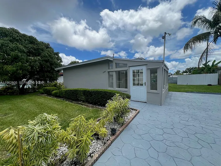 1260 NE 200th Ter — Photo 10