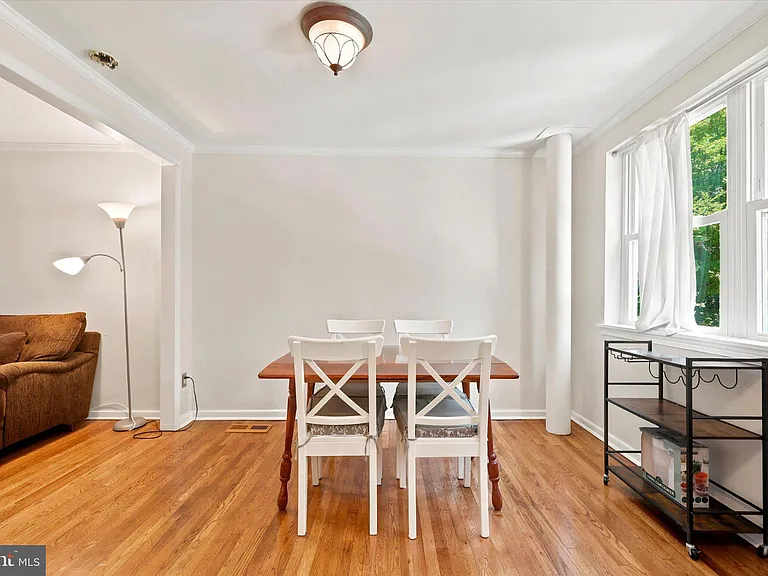 107 Plant Ave — Photo 9