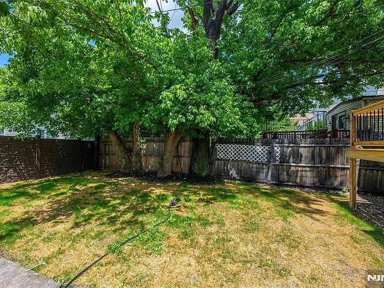 231 Waverly Pl — Photo 31