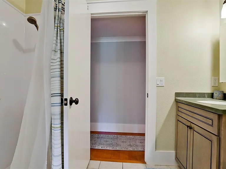 401 Palm Tree Dr — Photo 36