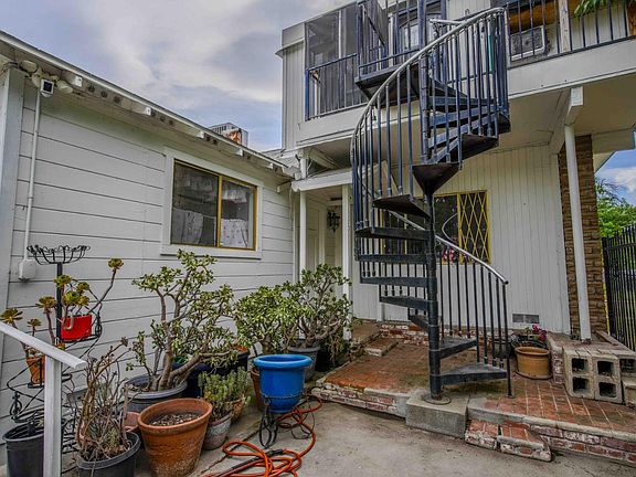 4th image of 417 Maple St