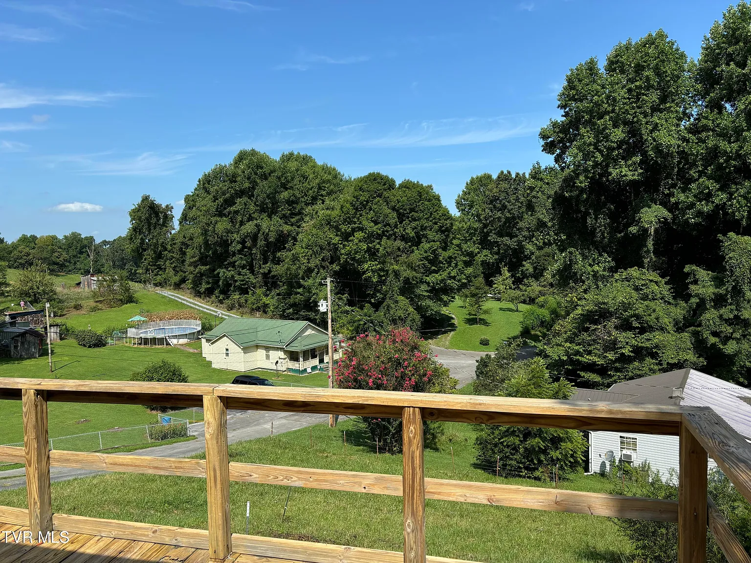 3 bed, 960 sqft, $1,500 — Photo 2