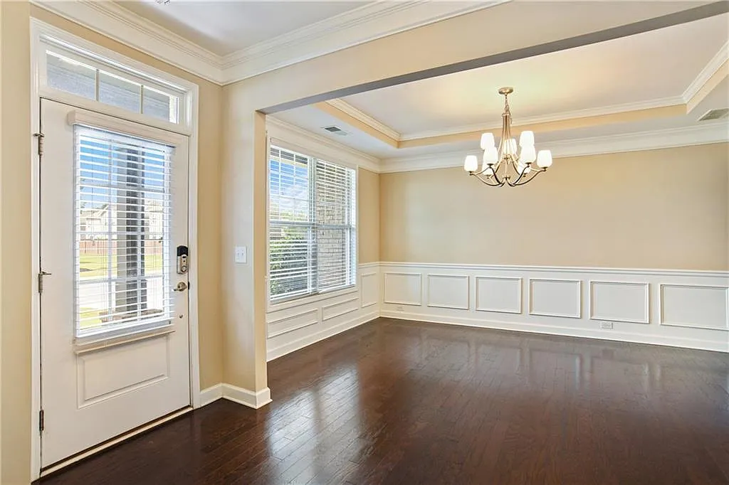 5 bed, 4.0 bath, 3818 sqft, $3,650 — Photo 2
