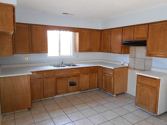 2nd image of 311 Canyon De Chelly Ln