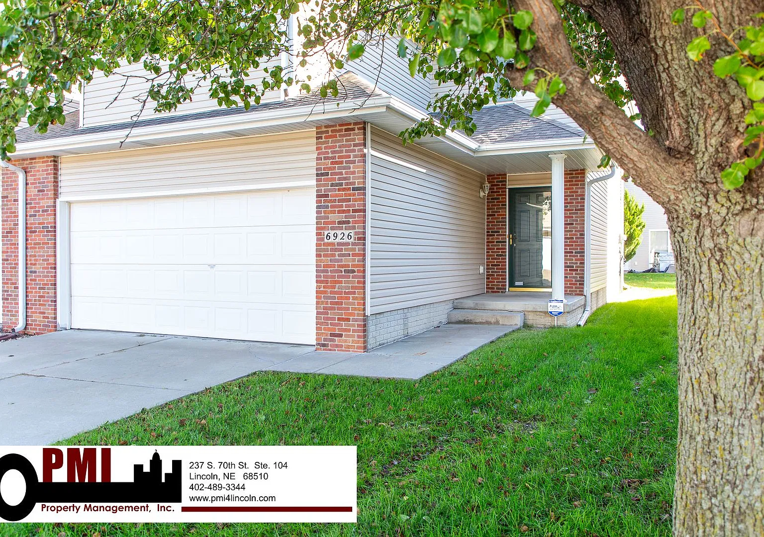3 Bedroom 2.5 Bath in South Lincoln — Photo 4