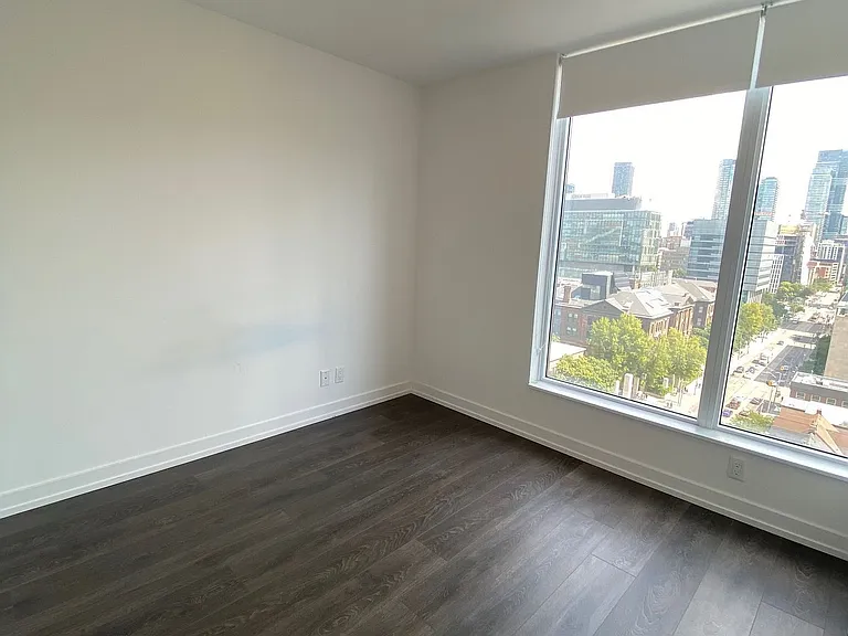 203 College St #1307 — Photo 5