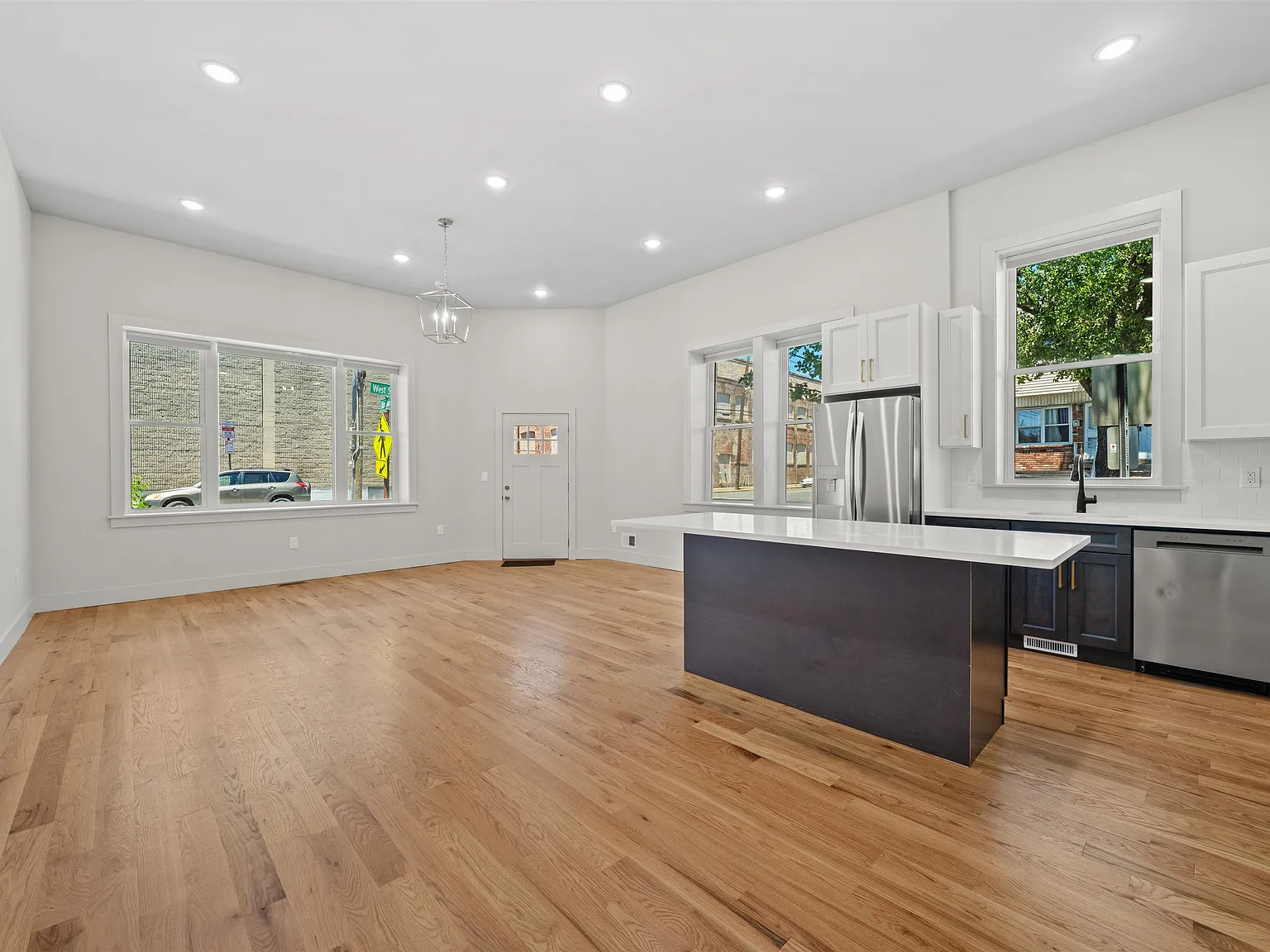 2 bed, 2.0 bath, 1200 sqft, $2,700 — Photo 1