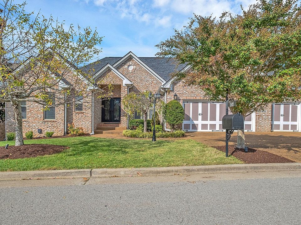 1st image of 456 Summit Oaks Dr
