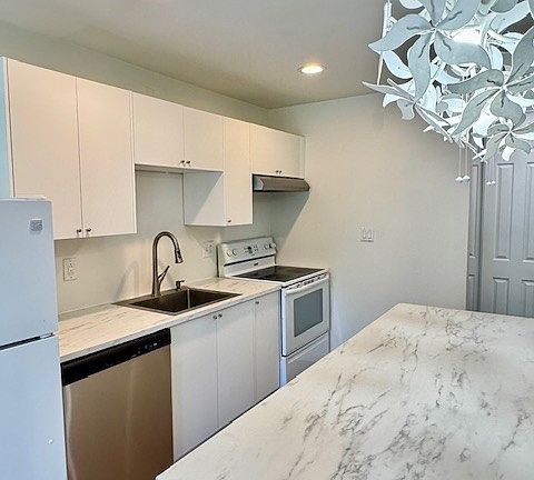 3rd image of 1036 Oak Grove Rd #63