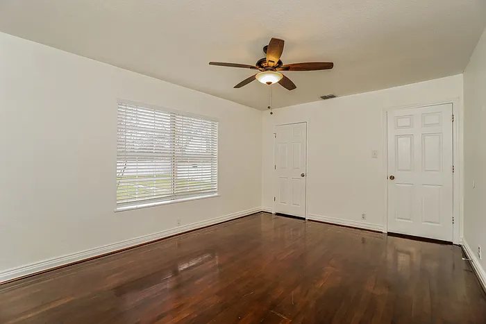 294 El Monte Blvd — Photo 12