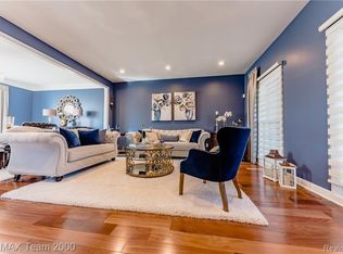 48591 Gladstone Rd, Canton, MI 48188