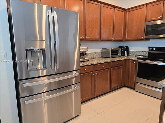 4th image of 11245 NW 88th Ter