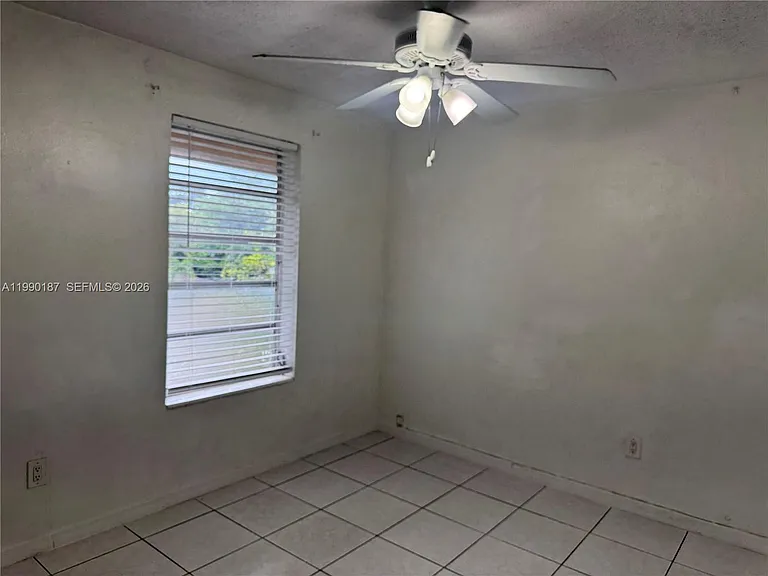 11 SW 32nd Ave #4 — Photo 11