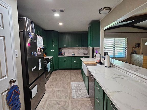 3rd image of 808 E Woodlawn Dr
