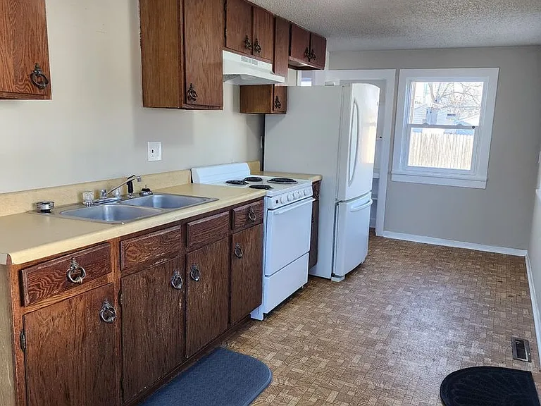 705 E Montgomery St — Photo 2
