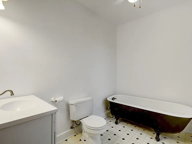 304 Olive St — Photo 17