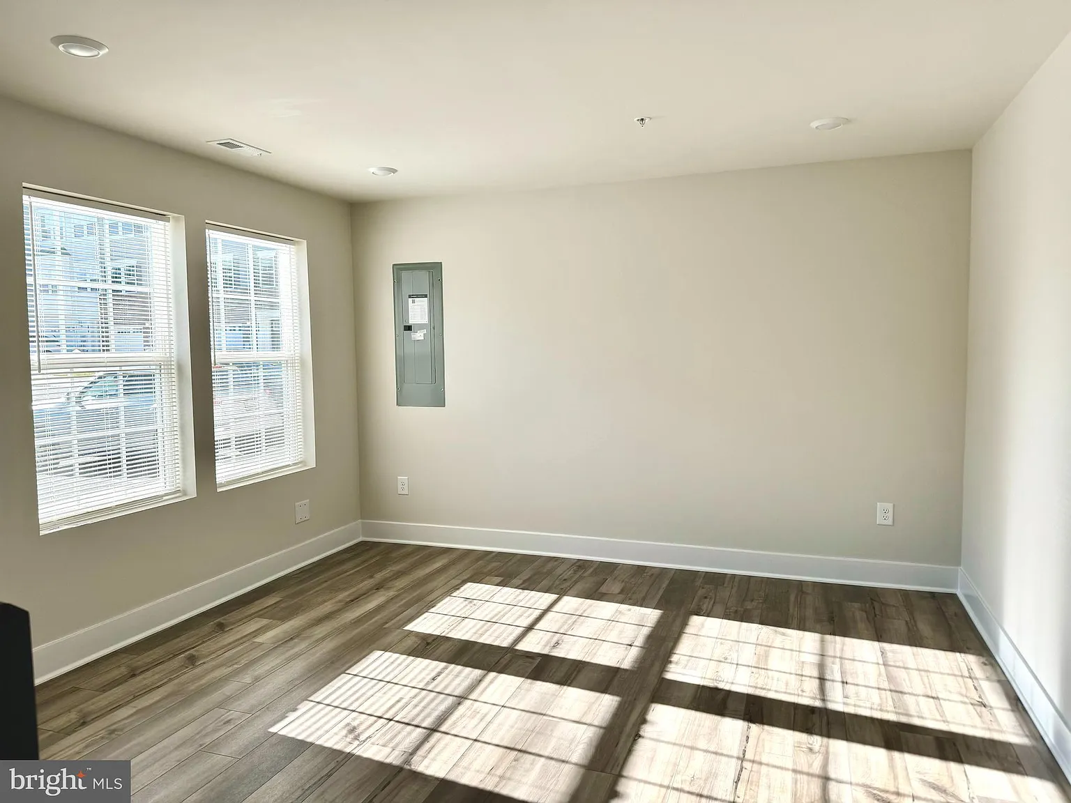 4 bed, 3.5 bath, 2760 sqft, $2,850 — Photo 4