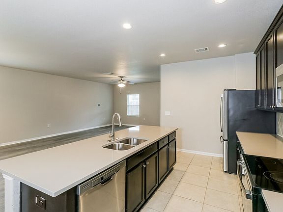 5th image of 13417 Henneman Dr
