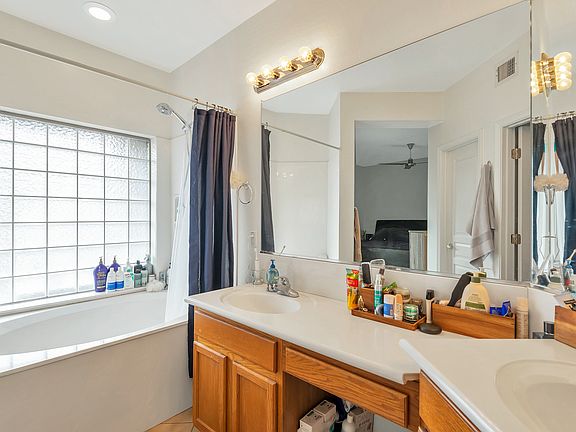 5th image of 2019 E Campbell Ave Unit 106