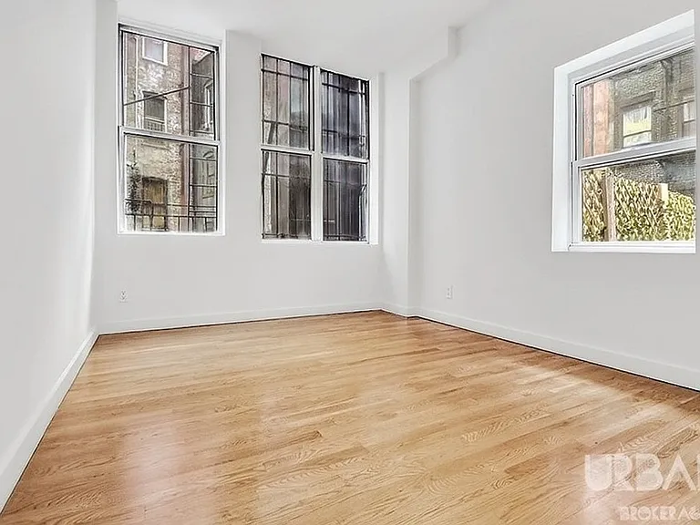 86 E 10th St #4 — Photo 10