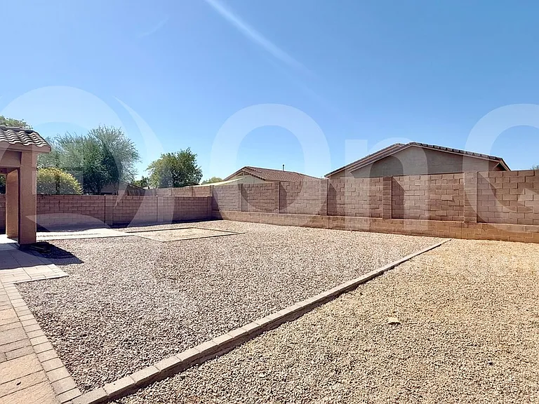 17374 W Fetlock Trl — Photo 15