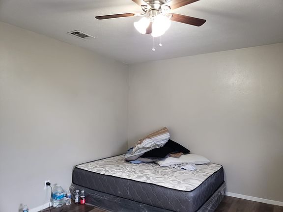 2nd image of 715 Royal Crest Dr