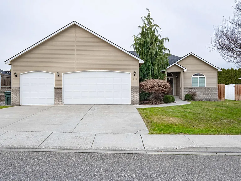 1713 Sequoia Ave — Photo 1