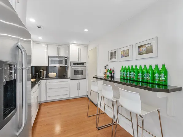 90 Edgewater Dr APT 917, Coral Gables, FL 33133