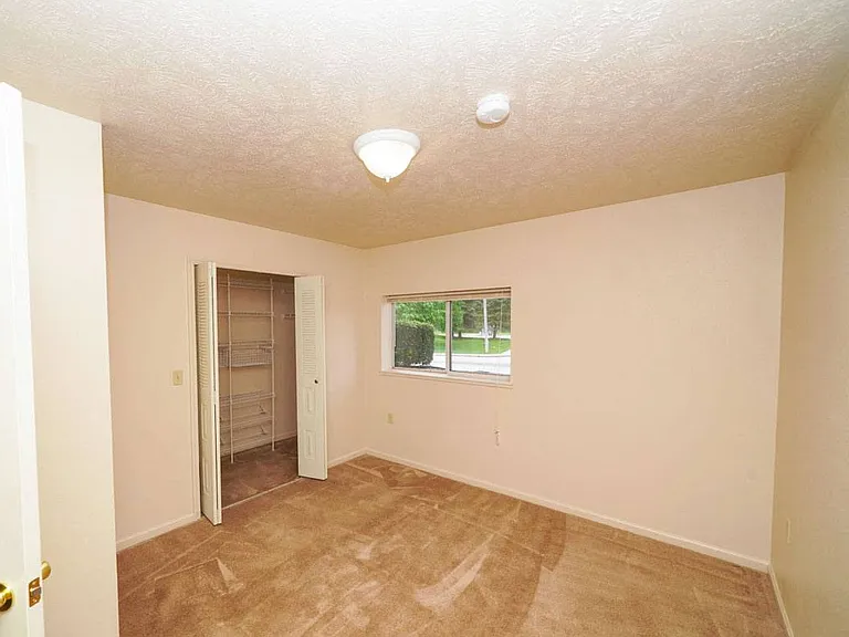 The Highlands Apartments — Photo 16