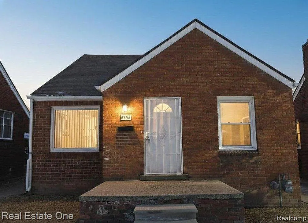 3 bed, 1006 sqft, $1,450 — Photo 1