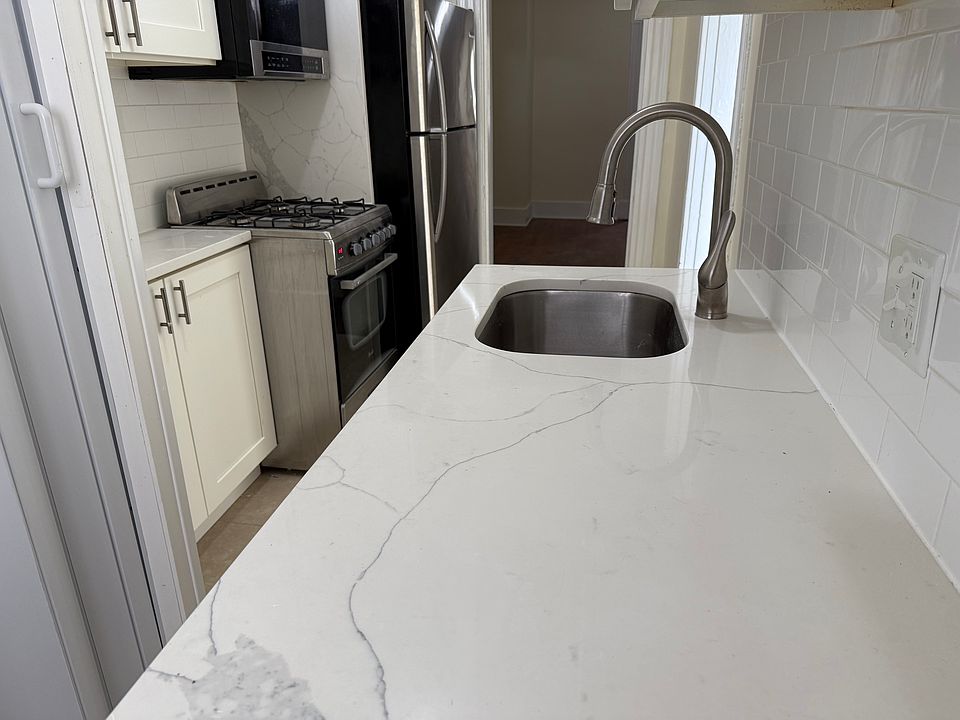 Kitchen / 3029 Ellwood Apt B