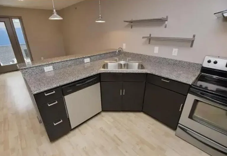 733 Capitol Loft Apartments — Photo 4