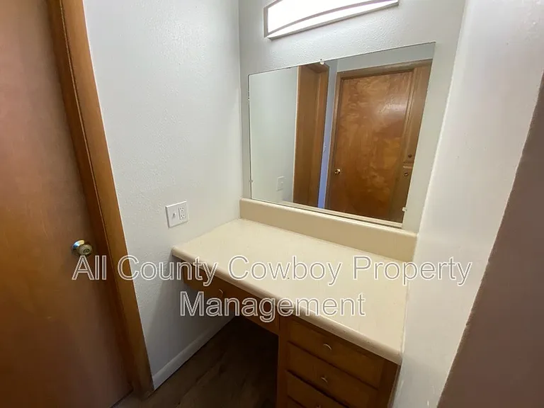 1000 E Garfield St #13 — Photo 9