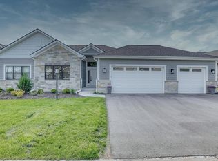 7852 E Stone Ridge Dr #55-2, Lannon, WI 53046