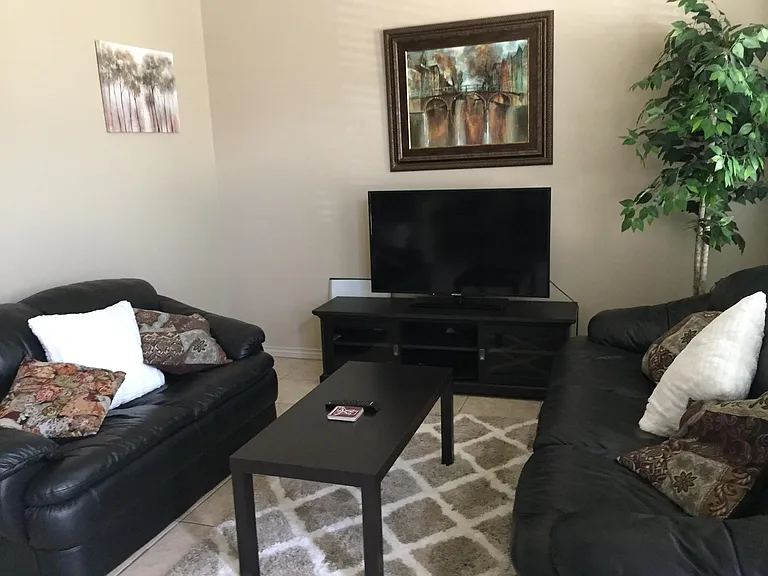 218 Forest Dr — Photo 2