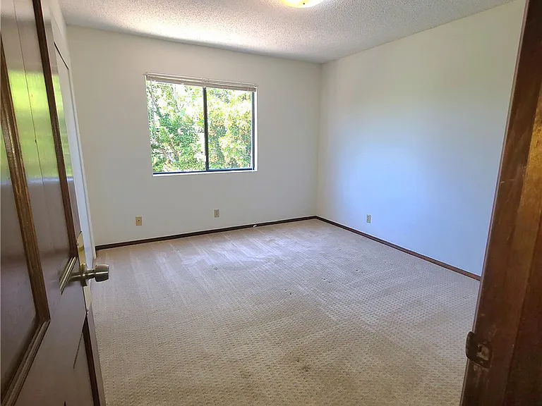 881 W Huntington Dr #G — Photo 16