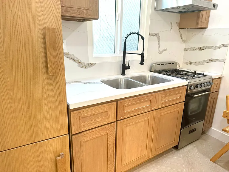 633 Rose Ave — Photo 10