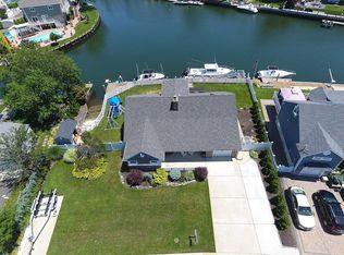 99 Beach Rd, Massapequa, NY 11758