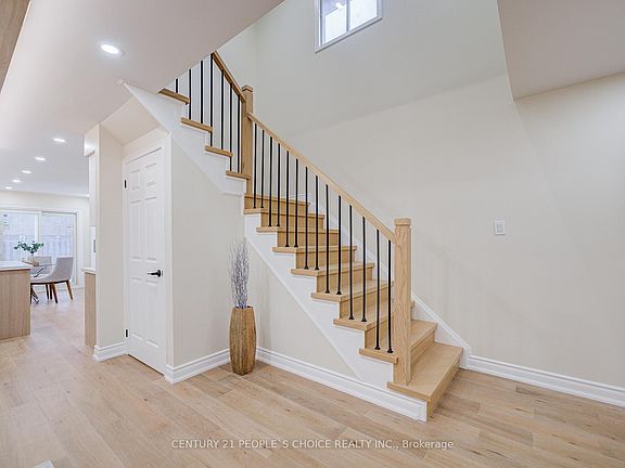 5th image of 126 Summitcrest Dr