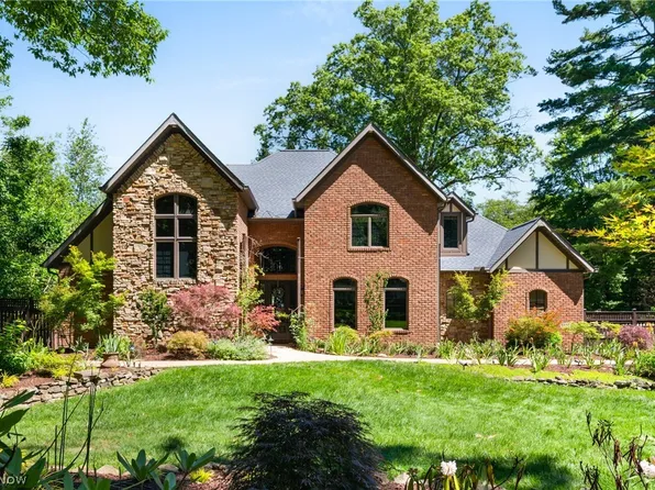 1920 Stockbridge Rd, Akron, OH 44313